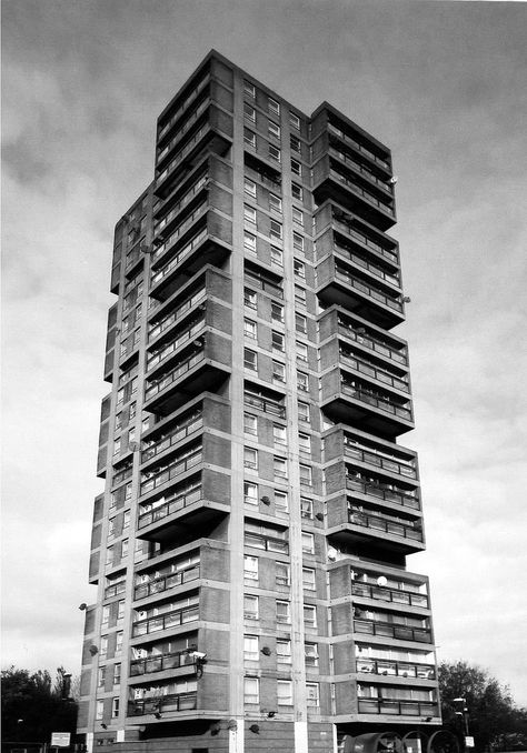 British Tower Blocks - SkyscraperCity - virtually a replica of the one I grew up in (DG) Graphic Essay, Moon Walking, 70s Architecture, British Houses, Brutalism Architecture, Block Of Flats, Tall Buildings, Tower Block, Lego Architecture