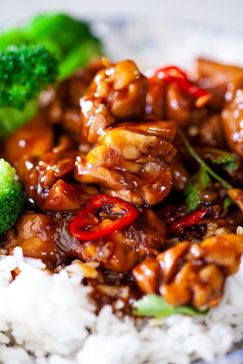 Easy Sticky Garlic Chicken - Simply Delicious Sticky Honey Garlic Chicken, Garlic Sticky Chicken, Garlic Soy Chicken, Spicy Garlic Chicken Chinese, Shoyu Garlic Chicken Rice, Chicken Thigh Stir Fry, Sticky Chicken, Garlic Chicken Recipes, Chinese Cooking Recipes