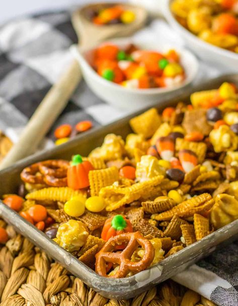 Fall Snack Mix Fall Snack Mix With Candy Corn, Cheerios Snack Mix, Cheerios Snacks, Fall Snack Mixes, Halloween Snack Mix, Thanksgiving Snacks, Birthday Snacks, Diy Snacks, Nutter Butter Cookies