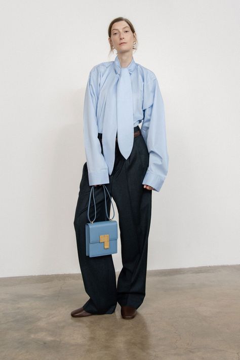 Eudon Choi Pre-Fall 2023 Collection | Vogue Eudon Choi, Pre Fall 2023, Summer Outfits For Moms, Smart Outfit, Pre Fall Collection, Unisex Dress, 2023 Collection, 2023 Fashion, Fall 2023