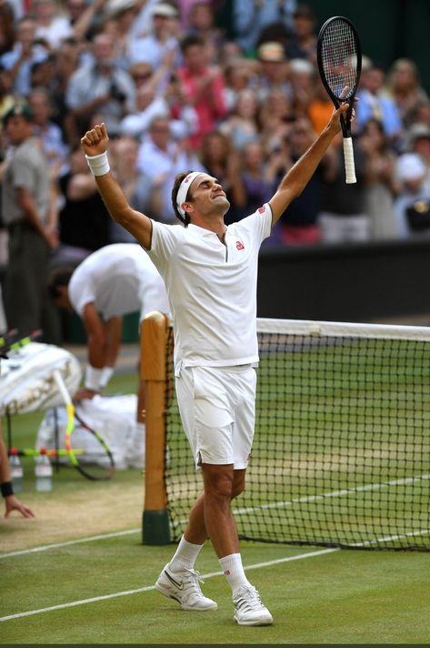 Roger Federer Family, Federer Wimbledon, Federer Nadal, Cold Pictures, Wimbledon Final, Tennis Pictures, Tennis Serve, Tennis Legends, Tennis Fan