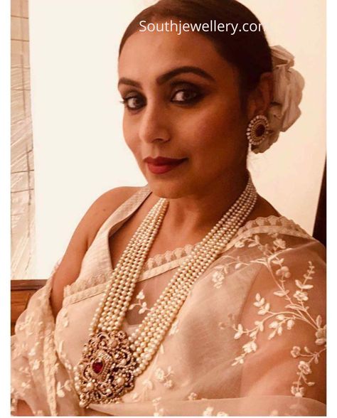 Rani Haar Long Necklaces, Long Jewellery, Sabyasachi Mukherjee, Rani Mukerji, Sabyasachi Jewellery, Necklace Set Indian, Pearl Necklace Designs, Beaded Necklace Designs, Pearl Necklace Set