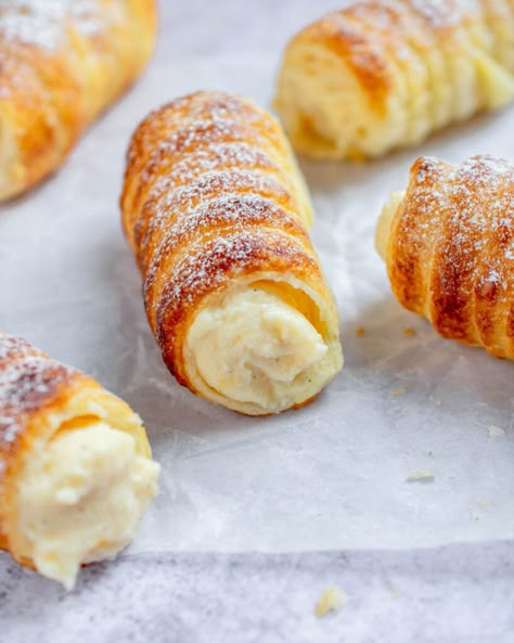 Puff Pastry Cannoli Cones, Italian Cream Stuffed Cannoncini (puff Pastry Horns), Puff Pastry Cannoli Shells, Cannoli Puff Pastry, Desserts With Pastry Cream, Butter Puff Pastry Recipes, Puff Pastry Sweet Recipes, Puff Pastry Cannoli, Portuguese Pastries