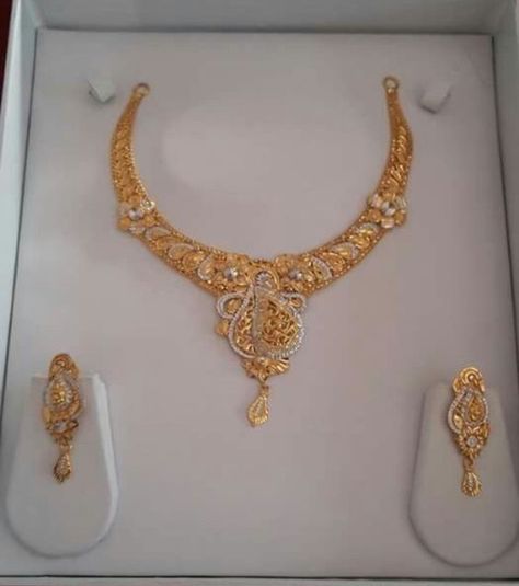 1 Tola Gold Set Designs, Edgy Engagement Ring, Stylish Gold Earrings, Trendy Gold Necklace, Engagement Ring Non Traditional, Gold Earrings Design, Rajasthani Mehndi, Aesthetic Edgy, Bridal Jewelry Sets Brides