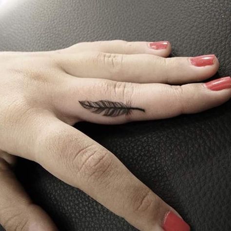 Feather Tattoo On Finger, Feather Tattoo Finger, Small Feather Tattoo, Tattoo On Finger, Tattoo Finger, Small Finger Tattoos, Finger Tattoo For Women, Feather Tattoo Design, Shape Tattoo