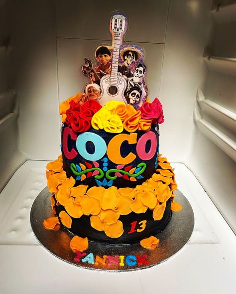 Coco Cakes Birthday, Coco Theme Birthday Cake, Coco Birthday Theme, Coco Disney Cake, Coco Cake Ideas, Coco Theme Cake, Coco Themed Party, Coco Birthday Cake, Disney Coco Birthday Party