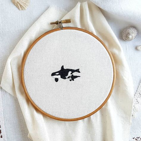 Orca Embroidery Pattern, Orca Embroidery, Tiny Embroidery Ideas, Whale Embroidery Pattern, Dolphin Embroidery, Orca Art, Whale Embroidery, Tiny Embroidery, Embroidery Animals