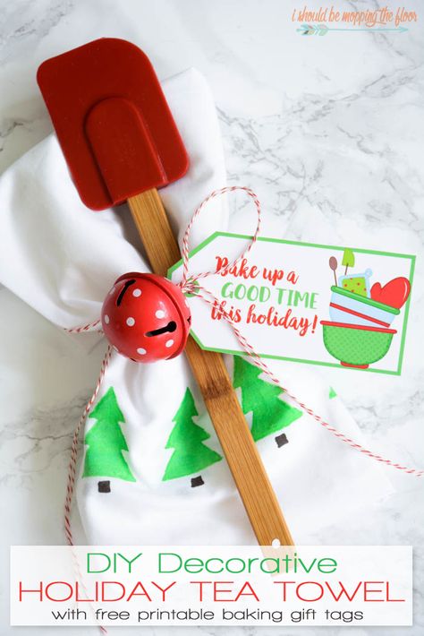 DIY Decorative Holiday Tea Towel #QuickerPickerUpper AD Diy Dishcloths, Mopping The Floor, Tea Towels Diy, Holiday Tea, Christmas Neighbor, Neighbor Christmas Gifts, Tea Towel Gift, Fun Christmas Crafts, Christmas Kitchen Towels