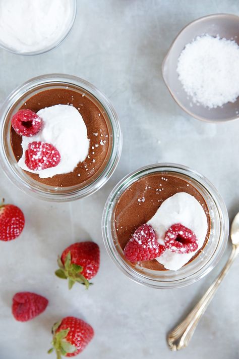 Dairy-free Classic Chocolate Mousse | Lexi's Clean Kitchen Leftover Egg Whites Recipes, White Recipes, Egg White Recipes, Food Dessert Recipes, Vegan Chocolate Mousse, Lexi's Clean Kitchen, Tahini Cookies, Chocolate Bourbon, Chocolate Mousse Recipe