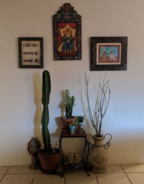 Mexican Home Asethic, Mexican Inspired Bathroom Decor, Cool Apartments Decor, Mexican Apartment Interior Design, Mexican Theme House Decor, Tucson Home Decor, Mexican Studio Apartment, Minimalist Mexican House, Mexico Apartment Decor