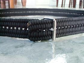 SoulSamurai: Finishing A Paracord Belt Paracord Belt, Paracord Dog Leash, Paracord Braids, Paracord Dog Collars, Paracord Diy, Paracord Tutorial, Paracord Knots, Girl Scout Crafts, Girl Scout Leader