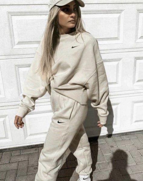 Nike Sweatsuit Outfits Women, Nike Matching Set Outfit, Nike Tracksuit Outfit Women, Nike Sweatsuit Outfits, Matching Sweatsuit Outfit, Nike Matching Set, Sweatsuit Outfits Women, Nike Sweats Outfit, Sweat Set Outfits