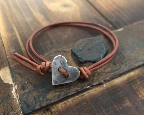 Bracelet En Cuir Diy, Tiny Heart Bracelet, Wrapped Bracelets, Wrap Armband, Diy Leather Bracelet, Diy Ring, Bracelets Women, Silver Heart Bracelet, Stamped Metal