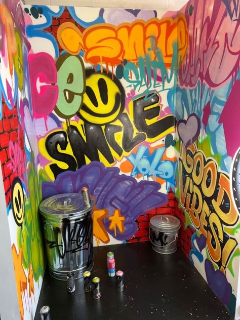 Graffiti Art For Room, Trippy Room Painted Walls, Spray Paint Bedroom Wall Aesthetic, Room Inspo Graffiti, Graffiti Bedroom Wall Aesthetic, Graffiti Walls Bedroom, Spray Paint Art Aesthetic, Spray Paint Room Aesthetic, Graffiti Room Wall