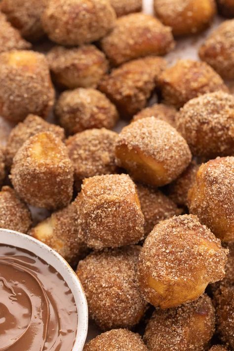 Easy Soft Pretzel Bites, Cinnamon Sugar Pretzel Bites, Pretzel Recipes, Cinnamon Bites, Cinnamon Pretzels, Cinnamon Twist, Soft Pretzel Bites, Cinnamon Sugar Pretzels, Baked Pretzels