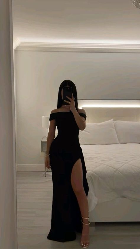 Dress For Ball, Mode Zara, All Black Dresses, Classy Prom Dresses, Stunning Prom Dresses, Black Dress Outfits, Cute Prom Dresses, Prom Dress Inspiration, Pretty Prom Dresses