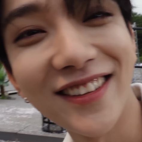 Joshua Svt Memes, Svt Joshua Meme, Joshua Hong Pfp, Joshua Hong Smile, Joshua Icons Cute, Joshua Cute Icon, Joshua Icons Seventeen, Joshua Hong Icons, Joshua Seventeen Icons