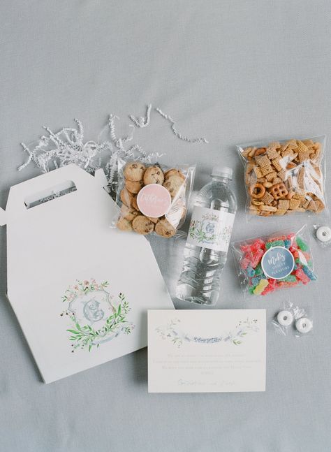 Pretty Gift Bags, Wedding Welcome Box Ideas, Wedding Welcome Boxes, Welcome Boxes Wedding, Hotel Welcome Bags Wedding Goodies, Wedding Welcome Bags For Hotel Guests, Wedding Welcome Bag Ideas, Welcome Bags For Wedding Guests, Welcome Bags Wedding