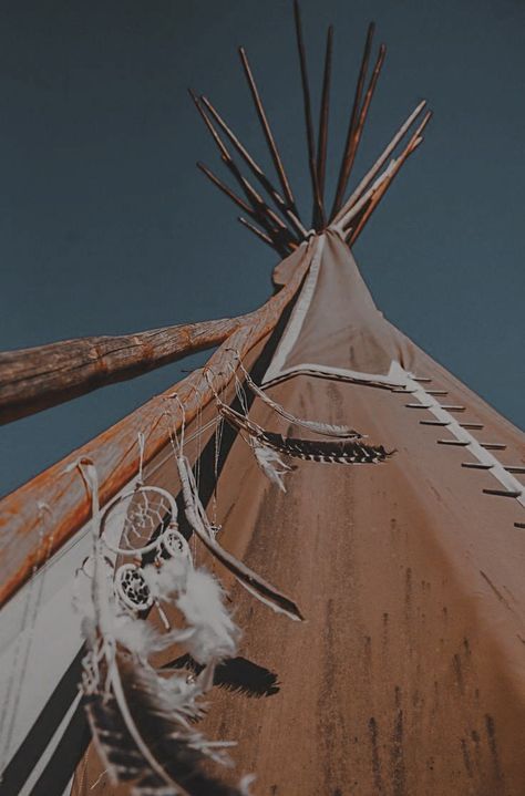 American Wallpaper, Native American Teepee, Wedding Style Inspiration, Wilde Westen, Free Love, Native American Peoples, Disney Aesthetic, American Spirit, Native American Culture