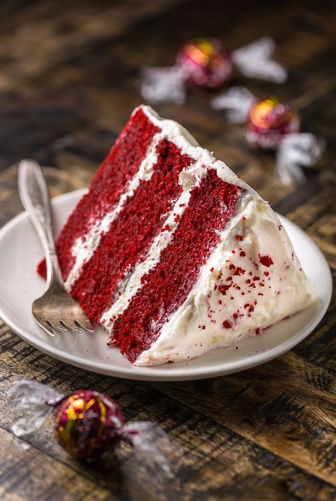 Chocolate Red Velvet Cake, Red Velvet Truffles, White Chocolate Frosting, Bolo Red Velvet, Truffle Cake, Baker By Nature, Velvet Cake Recipes, Red Velvet Cake Recipe, Special Occasion Food