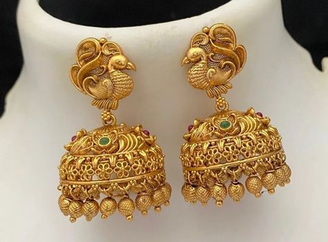 Big Jhumka Earrings Gold, Jumkas Gold With Grams, Gold Jimiki Earrings Designs, Antique Jimikki, Golden Jhumka, Jhumkas Gold, Beautiful Gold Earrings, Big Earrings Gold, Pretty Gold Necklaces