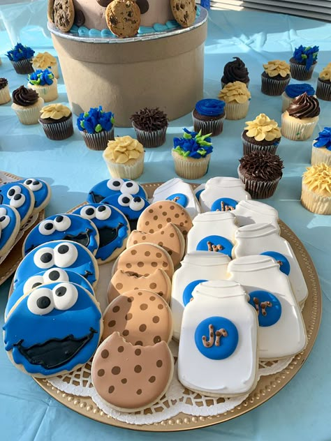 1st Birthday Cookie Monster, Cookie Monster Maternity Pictures, Baby Shower Cookie Monster Theme, Cookie Monster Baby Shower Treats, Cookie Monster Treat Table, Cookie Monster Birthday Theme, Cookie Monster Dessert Table, Cookie Monster Theme Baby Shower Ideas, Cookie Monster Cookies Decorated