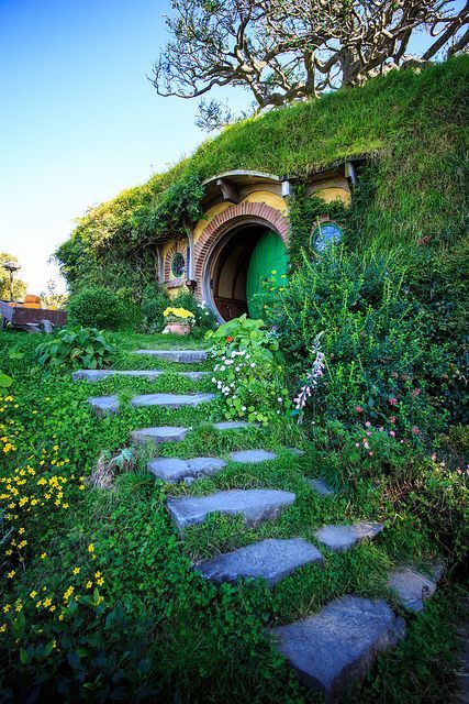 ~~The Shire ~ Green Dragon Pub, Hobbiton, Matamata, New Zealand by /lexi/ Serrao@~~ Casa Do Hobbit, Case Sotterranee, Casa Hobbit, Island Adventure, Travel Journey, Rotorua, Hobbit House, The Shire, Have Inspiration