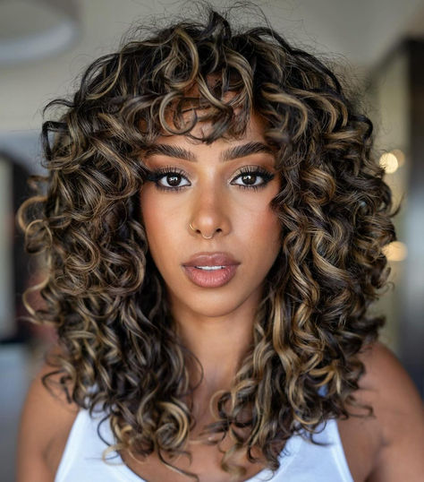 30 Jaw-Dropping Long Curly Hair Ideas And Inspirations Curly Balayage Hair, Curly Hair Color Ideas, Curly Hair Color, Curly Highlights, Curly Shag Haircut, Dark Curly Hair, Highlights Curly Hair, Brown Curly Hair, Curly Hair Photos