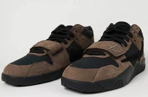 Jordan Jumpman Jack Travis scott "DARK MOCHA" Jumpman Jack, Smiley Face Logo, Buy Jordans, Face Logo, S Signature, Arab Emirates, Shoe Size Chart, Travis Scott, United Arab Emirates