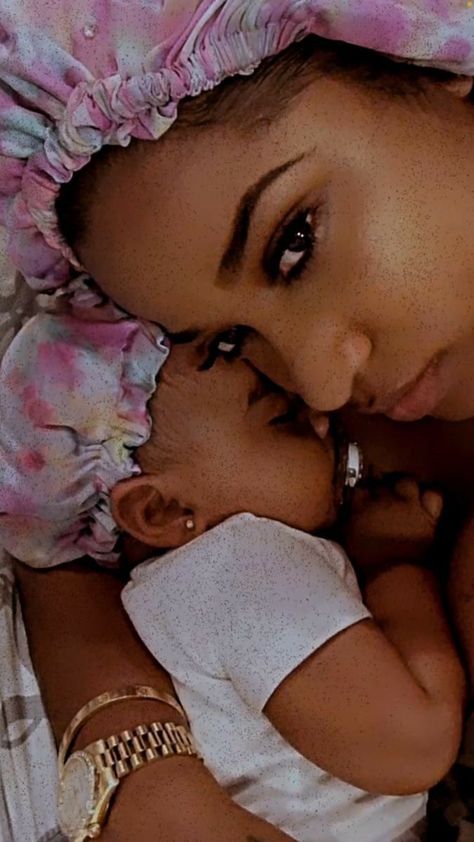 Mommy And Newborn Photo Shoot Black, Black Mom And Newborn Daughter, Mommy Goals Black Daughter, Black Mom And Daughter, Mommy Daughter Photoshoot, Mommy Daughter Pictures, Newborn Black Babies, Mommy Daughter Photos, Mommy And Daughter