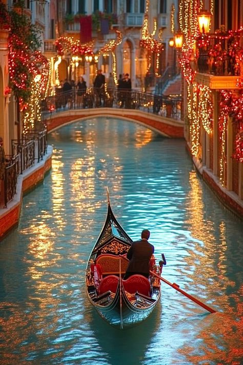 Share a romantic gondola ride through the canals of Venice with your loved one. Discover hidden corners, dine in intimate restaurants, and experience the timeless charm of this city as a couple. 🚤🌹🍝 #VeniceLove #CouplesGetaway #ItalyRomance Christmas In Venice Italy, Venice Christmas, Venice Gondola Ride, Venice Gondola, Grand Canal Venice, Gondola Ride, Couple Travel, Dine In, Grand Canal