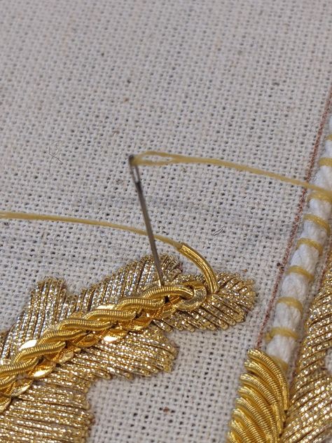 Goldwork Embroidery Patterns, Goldwork Embroidery Tutorial, Embroidery Goldwork, Goldwork Embroidery, Shibori Jewelry, Gold Work Embroidery, Zardozi Embroidery, Bead Hair Accessories, Hand Beaded Embroidery