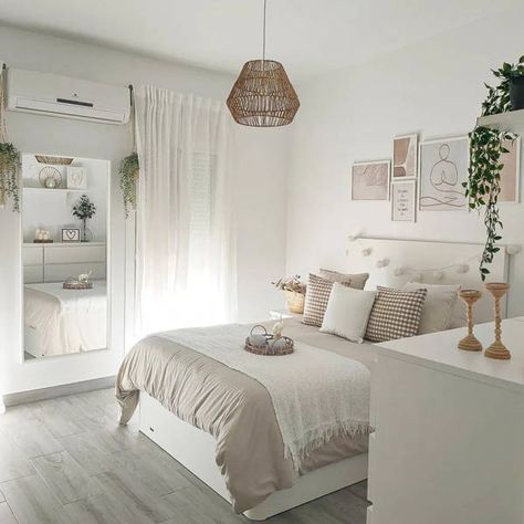 White Ikea Bedroom Ideas, Ideas Habitacion Matrimonio, White Ikea Bedroom, Cozy Bedroom Decor, Bedroom Decoration Ideas, White Wall Bedroom, White Room Decor, Decor Ideas Bedroom, Bedroom Decor Inspiration