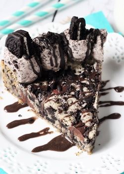 This Oreo Cookies and Cream Cookie Cake is such a flavorful and delicious Oreo dessert recipe. Anyone who likes Oreos will fall in love with this decadent cookie cake. #oreo #cookiesandcream #cookiecake #cookie #cake #oreocake #oreocookie #oreocookiecake Cookies And Cream Cookie, Oreo Dessert Easy, Oreo Icing, Turtle Cheesecake Recipes, Life Love And Sugar, Oreo Cookie Cake, Oreo Dessert Recipes, Chocolate Oreo Cake, Dessert Oreo