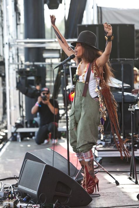 Erykah Badu Concert Outfit, Erykah Badu Concert, Eryka Badu, Erykah Badu Style, Afro Punk Fashion, Concert Outfit Ideas, Erykah Badu, Estilo Hippie, Neo Soul