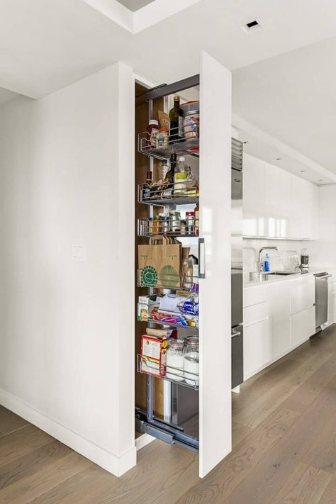 Pull-out pantry Narrow Pantry, Tiny Pantry, Slide Out Pantry, Beige Backsplash, Small House Organization, Accessible Kitchen, Model Dapur, Beige Cabinets, Pantry Drawers