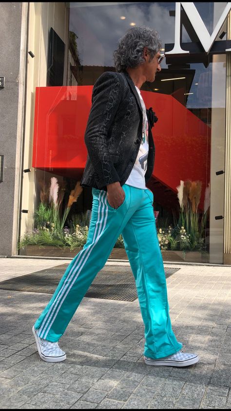 Needles Track Pants Outfit, Adidas Track Pants Outfit Men, Adidas Track Pants Outfit, Track Pants Outfit, Dope Style, Outfit Adidas, Men Adidas, Outfit Inso, Pants Outfit Men