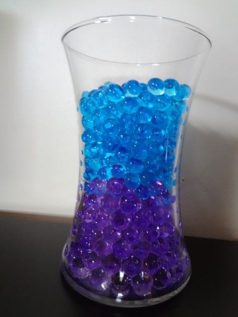 Colored layers of water beads. Purple, white, purple white?? Water Beads Ideas Centerpieces, Fine Motor Sensory Activities, Motor Sensory Activities, Water Beads Ideas, Water Beads Centerpiece, Bulletin Boards Elementary, Games Team Building, Discovery Bottles, Watering Plants