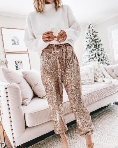 White cream turtleneck sweater, gold sequin joggers sequin pants. Cute outfit. Cute women's fashion chic fall, winter, spring, summer casual street style outfit inspiration ideas. Outfit inspo. Everyday fashion style outfit. Christmas Outfits Dressy, Holiday Party Outfit Christmas, Christmas Outfit Inspiration, Casual Christmas Party Outfit, Estilo Olivia Palermo, Cute Christmas Outfits, Christmas Party Outfit, Christmas Outfits Women, Sequin Pants