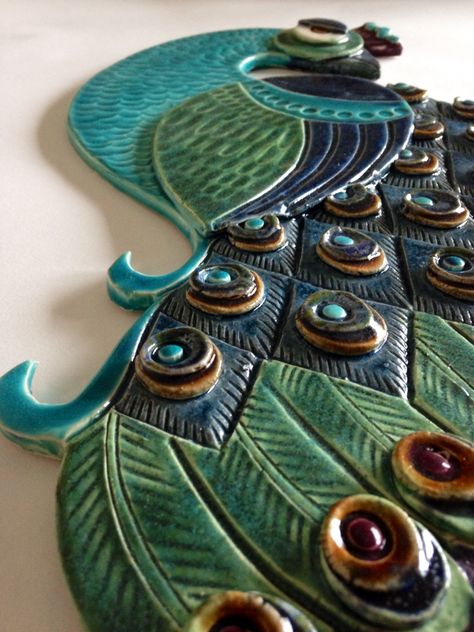 Ceramic Peacock, Animal Clay, Diy Keramik, Indian Peacock, Ceramic Wall Art, Pottery Classes, Peacock Design, Ceramic Animals, Ceramic Birds