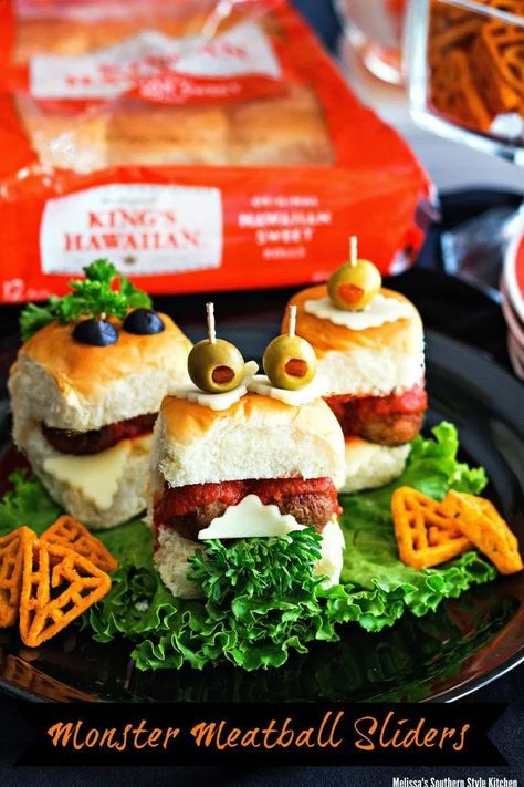 Monster Meatball Sliders Halloween Crypt, Easy Halloween Food Appetizers, Savory Halloween Food, Spooky Foods, Whimsical Food, Halloween Finger Foods, Halloween Appetizers Easy, Big Ang, Meatball Sliders