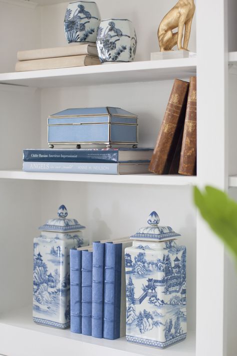 Blue And White Antique Bedroom, Blue Decor Accents, Blue And White Den, Blue And White Bookshelf Decor, Vintage Blue Decor, Blue Bookshelf Aesthetic, Blue Shelves Living Room, Traditional Blue Living Room, Blue Vintage Decor