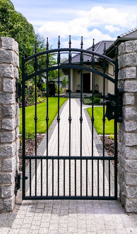 Modern Gates Design, Modern Gates, Gate Design Modern, Gates Design, Old Garden, Garden Gate, Iron Gate, Gate Design, Design Modern