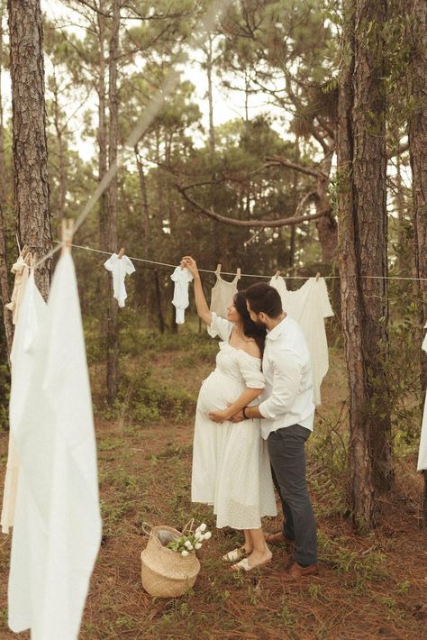 Pregnant Photo Session Ideas, Wholesome Maternity Shoot, October Maternity Shoot Ideas, Earth Maternity Shoot, Unconventional Maternity Shoot, Fall Themed Maternity Photoshoot, Maternity Photography Backyard, Maternity Photos Clothes Line, Maternity Pictures In March