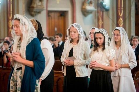 Some guidelines to follow when deciding how to dress for Mass Catholic Veil, Traditional Catholicism, Catholic Women, Chapel Veil, Catholic Wedding, Catholic School, Roman Catholic Church, Church Dresses, Catholic Prayers