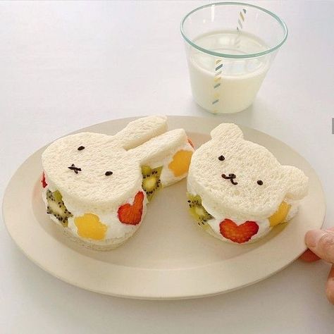 Little Sandwiches, Fun Kid Lunch, Kawaii Cooking, Cute Baking, Cute Snacks, Think Food, Tiny Food, Kawaii Food, Cute Desserts