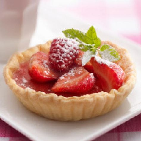 Sweet Shortcrust Pastry Recipe (for Small Tarts and Pies): Fruit tart baked with shortcrust pastry. Resep Pastry, Sweet Shortcrust Pastry Recipe, Empanadas Recipe Dough, Short Crust Pastry, Shortcrust Pastry Recipes, Short Pastry, Empanadas Dough, Recipe Photo, Pastry Recipe