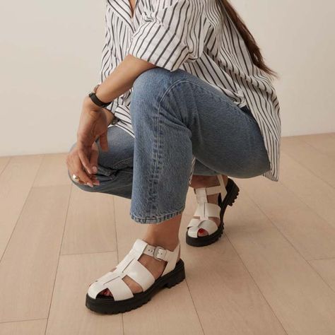 White Sandals Outfit, Fisherman Sandals Outfit, Fisherman Sandals Women, Hot Sandals, Heel Sandals Outfit, Practical Fashion, Trendy Sandals, Sandals Outfit, Fisherman Sandals