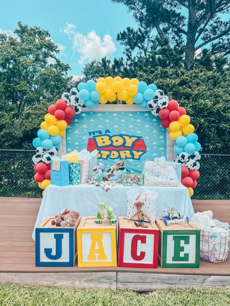 Baby Boy Disney, Toy Story Party Decorations, Toy Story Baby, Baby Boy Themes, Toy Story Theme, Baby Shower Theme Decorations, Creative Baby Shower, Baby Shower Deco, Disney Baby Shower