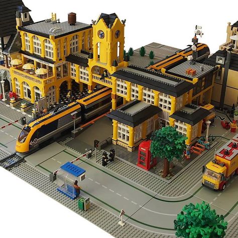 ~ Lego MOCs City ~ Train station by @ryanjamestaggart Lego Cityscape, Lego Train Station, Lego Station, Lego City Train, Lego Train Tracks, Lego Houses, Lego Village, Lego Techniques, Lego Train